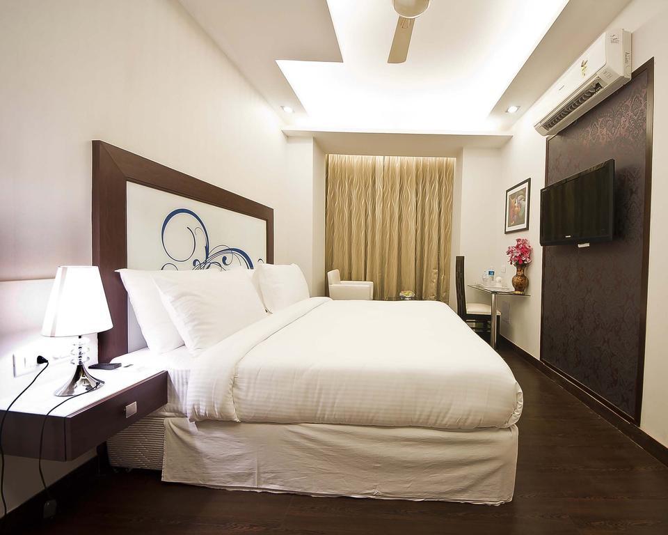 Hotel Pitrashish Premium & Grand Delhi  Exterior photo