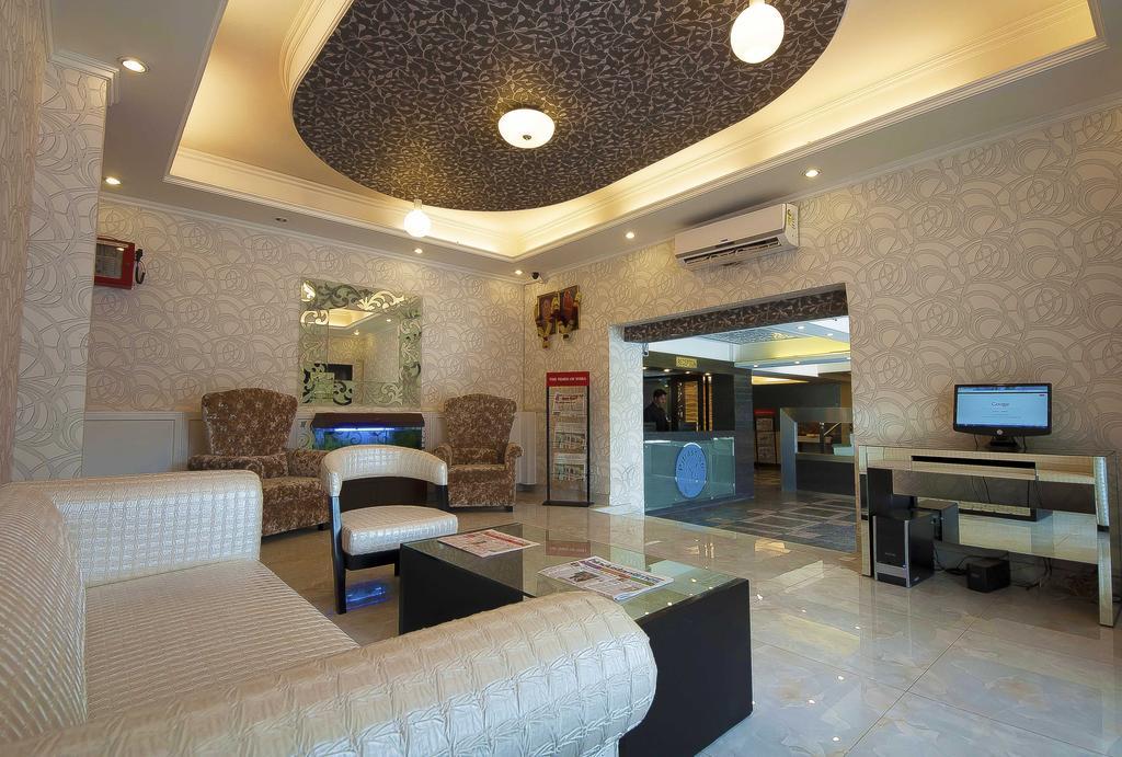 Hotel Pitrashish Premium & Grand Delhi  Exterior photo